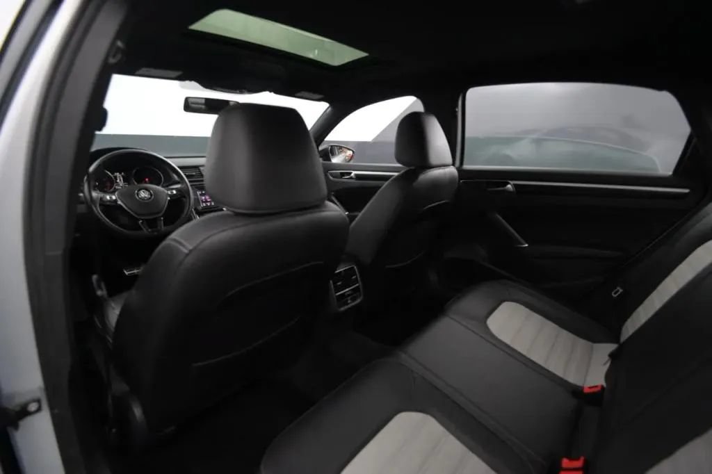 Used 2018 Volkswagen Passat GT FWD image 37