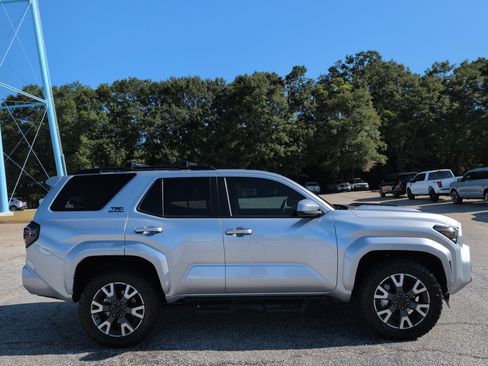 Used 2025 Toyota 4Runner TRD Sport AWD/4WD image 2