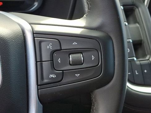 Used 2024 GMC Yukon SLE image 25