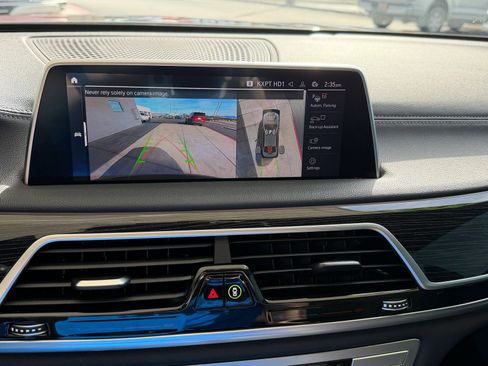 Used 2022 BMW 740i w/ M Sport Package image 11