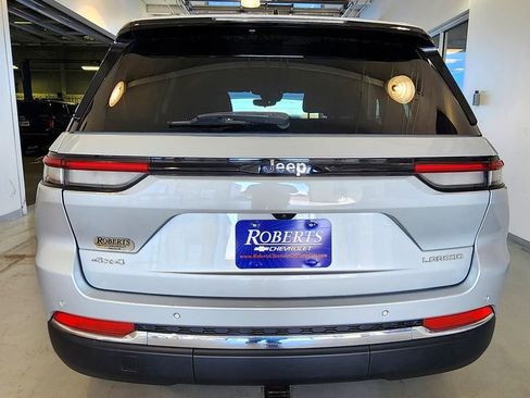 Used 2023 Jeep Grand Cherokee Laredo AWD/4WD image 6