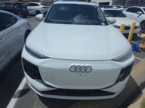 Used 2025 Audi Q6 e-tron Premium Plus w/ Premium Plus image 2