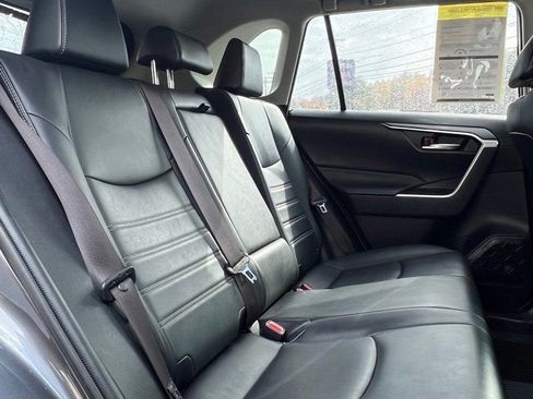 Used 2019 Toyota RAV4 XLE Premium image 13