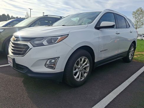 Used 2019 Chevrolet Equinox LT w/ Sun & Navigation Package image 2