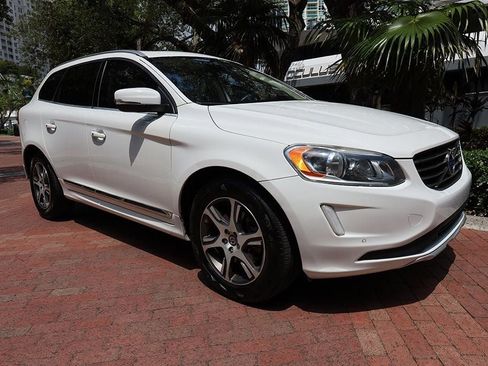 Used 2015 Volvo XC60 T6 w/ Proximity Package AWD/4WD image 17