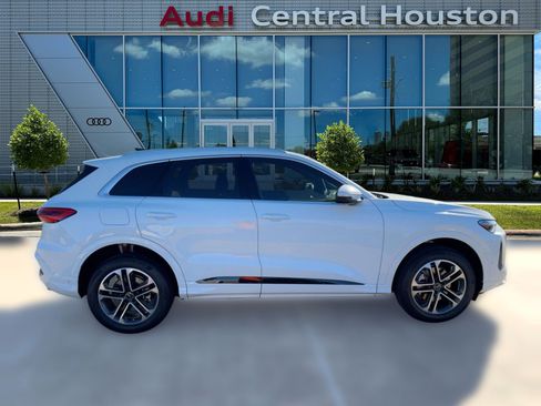 New 2025 Audi Q5 Premium w/ 19" Wheel Package image 8