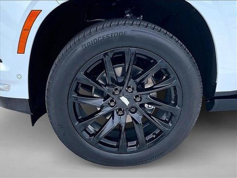 Certified 2026 Cadillac Escalade Luxury AWD/4WD image 10