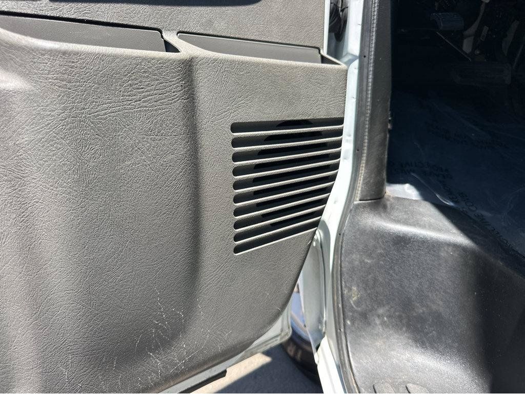 Used 2018 Chevrolet Express 2500 w/ Driver Convenience Package RWD image 28
