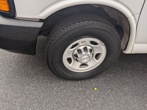 Used 2015 Chevrolet Express 2500 image 12