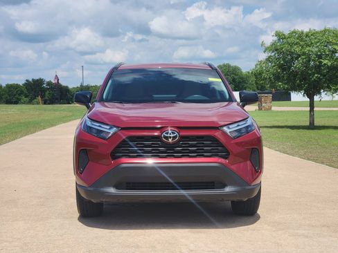 Used 2025 Toyota RAV4 LE AWD/4WD image 6