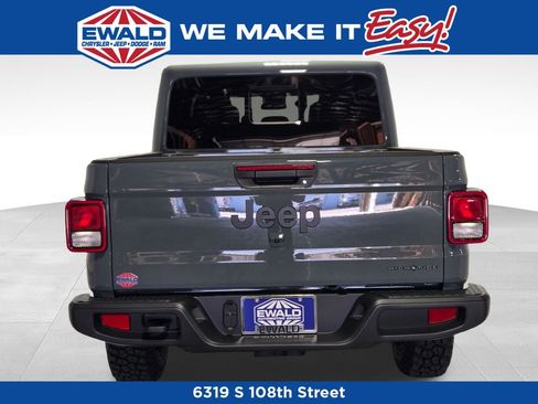 New 2025 Jeep Gladiator Sport image 18