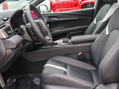 New 2026 Toyota Camry Hybrid FWD image 19