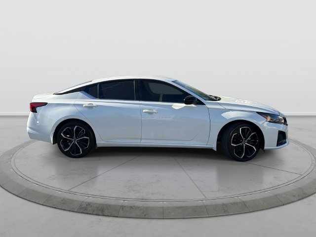 Certified 2023 Nissan Altima 2.5 SR FWD image 3