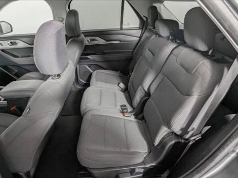 Used 2025 Ford Explorer Active RWD image 17