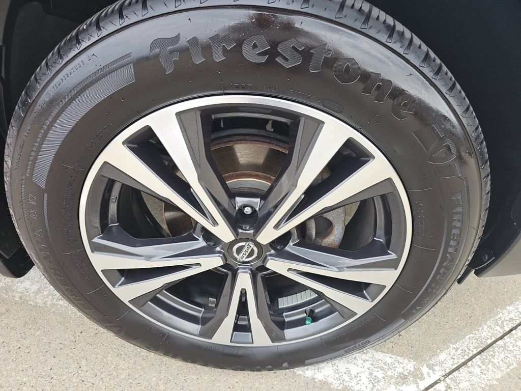 Used 2020 Nissan Rogue SV w/ Sun & Sound Touring Package AWD/4WD image 2