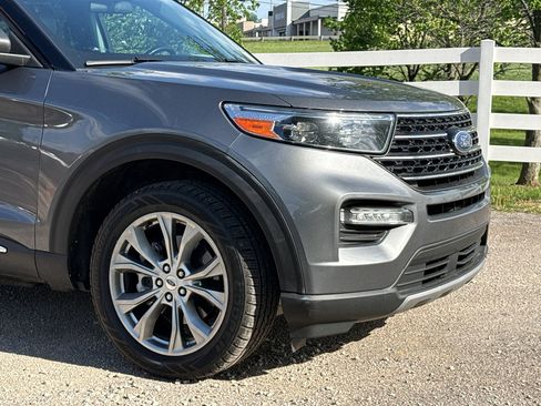 Used 2021 Ford Explorer XLT w/ Equipment Group 202A image 9