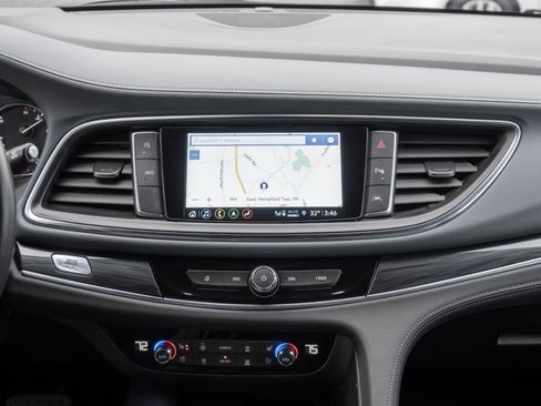 Used 2024 Buick Enclave Premium image 28