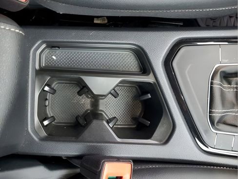 Used 2024 Volkswagen Taos SE w/ Panoramic Sunroof Package image 41