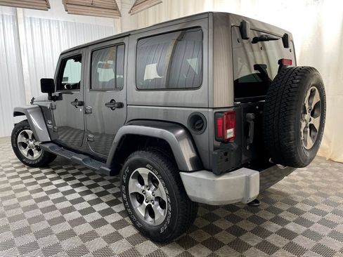 Used 2016 Jeep Wrangler Unlimited Sahara AWD/4WD image 12