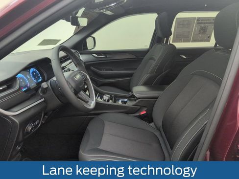 Used 2025 Jeep Grand Cherokee Laredo X RWD image 4