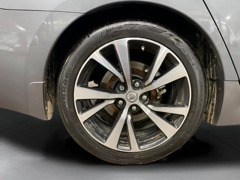 Used 2018 Nissan Maxima Platinum image 17