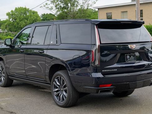 Used 2023 Cadillac Escalade ESV Sport w/ Touring Package AWD/4WD image 5