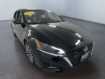 Used 2024 Nissan Altima 2.5 SV