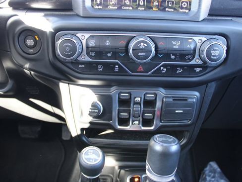 Used 2021 Jeep Wrangler Unlimited Sahara AWD/4WD image 18