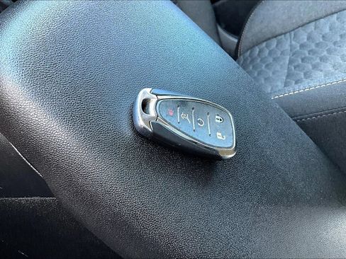 Used 2018 Chevrolet Equinox LT FWD image 36