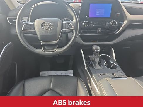 Used 2024 Toyota Highlander XLE image 22