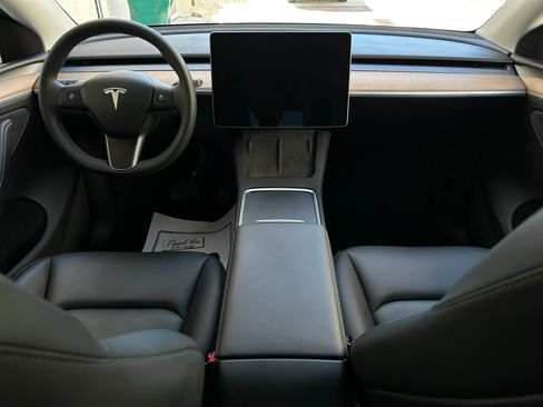 Used 2024 Tesla Model Y Long Range AWD/4WD image 9