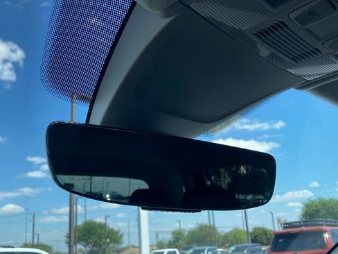 Used 2022 Volkswagen Tiguan SE image 22