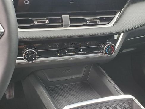 Used 2025 Chevrolet Equinox LT AWD/4WD image 15