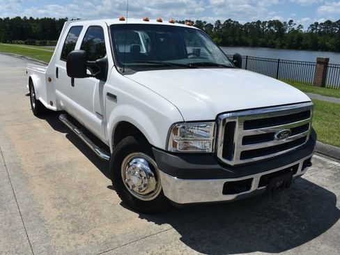 Used 2006 Ford F350 2WD Crew Cab DRW Super Duty image 2