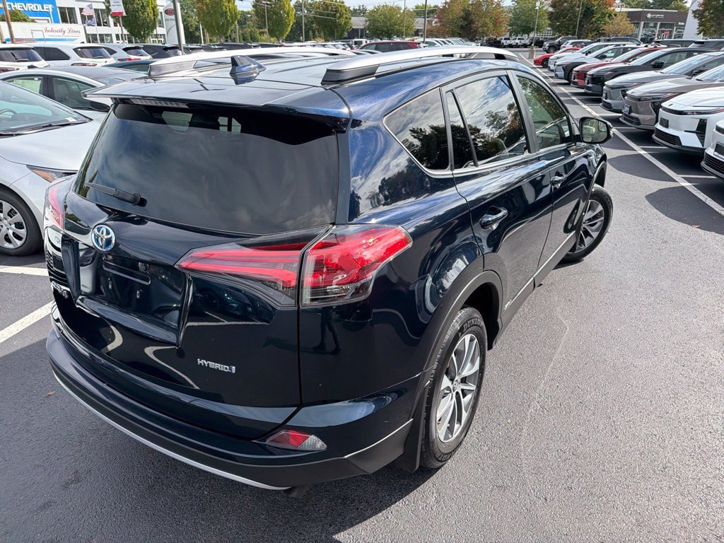 Used 2018 Toyota RAV4 LE AWD/4WD image 6