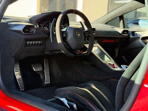 Used 2022 Lamborghini Huracan STO image 16