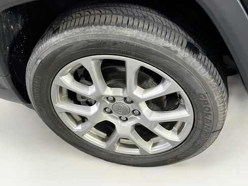 Used 2022 Jeep Compass Latitude AWD/4WD image 29