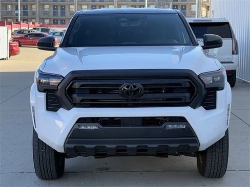 Used 2024 Toyota Tacoma SR5 w/ SR5 Upgrade Package image 7