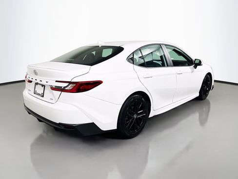 Used 2025 Toyota Camry SE FWD image 4