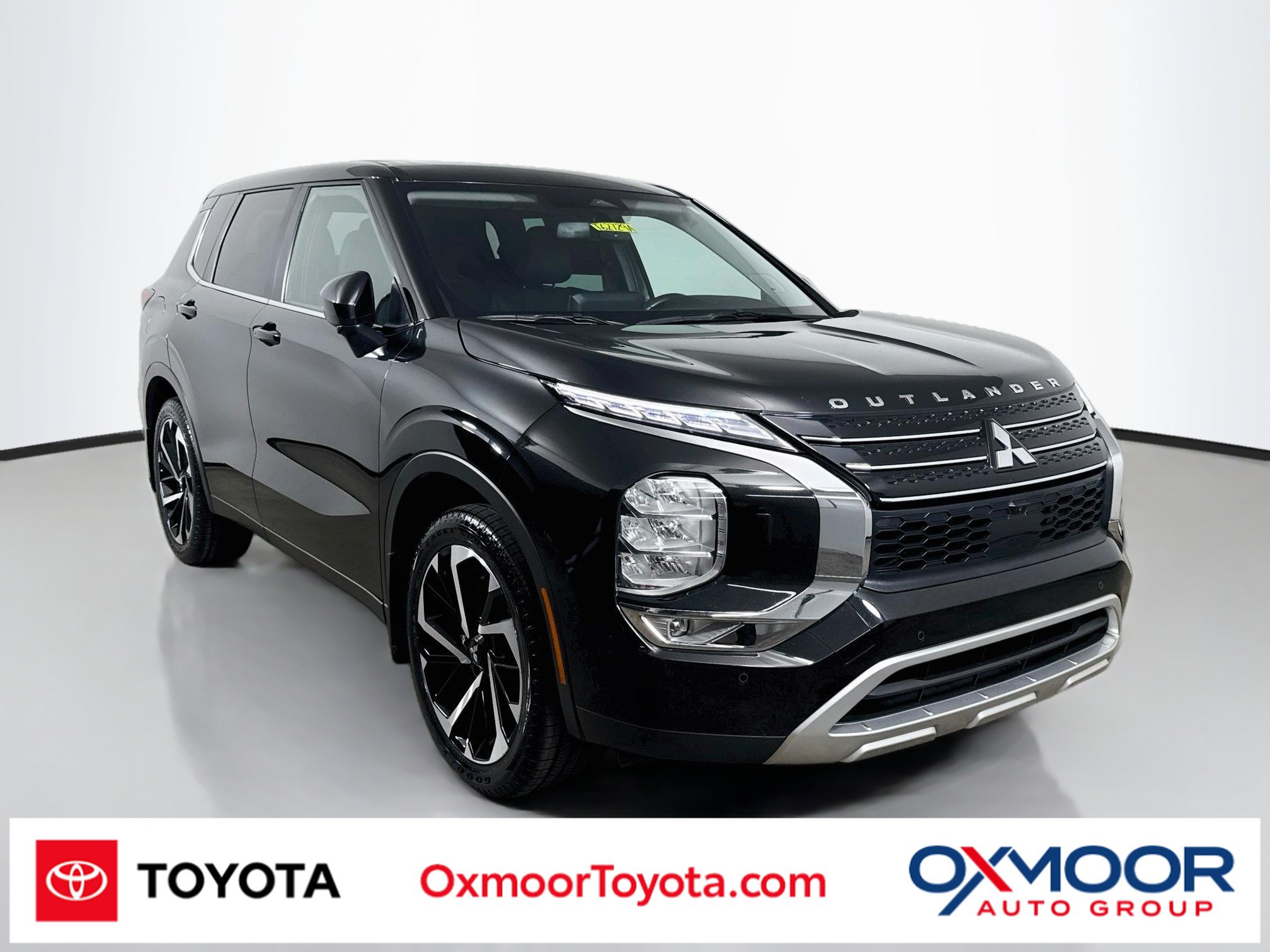 Used 2023 Mitsubishi Outlander SE AWD/4WD image 1