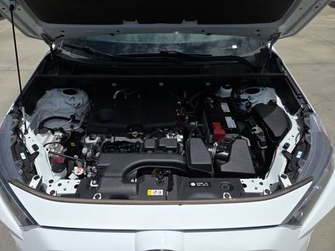 Used 2022 Toyota RAV4 LE AWD/4WD image 9