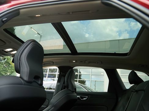 New 2025 Volvo XC60 B5 Core w/ Protection Package Premier image 20