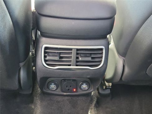 Used 2022 Hyundai Santa Fe Limited image 11