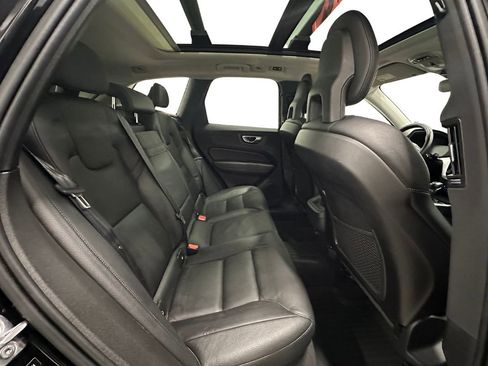 Used 2018 Volvo XC60 T5 Momentum w/ Advanced Package image 17