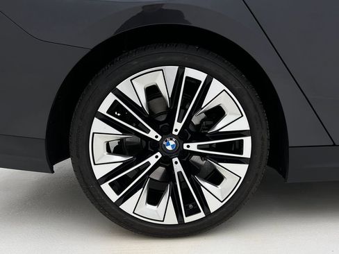 Certified 2026 BMW 530i xDrive w/ Premium Package image 28