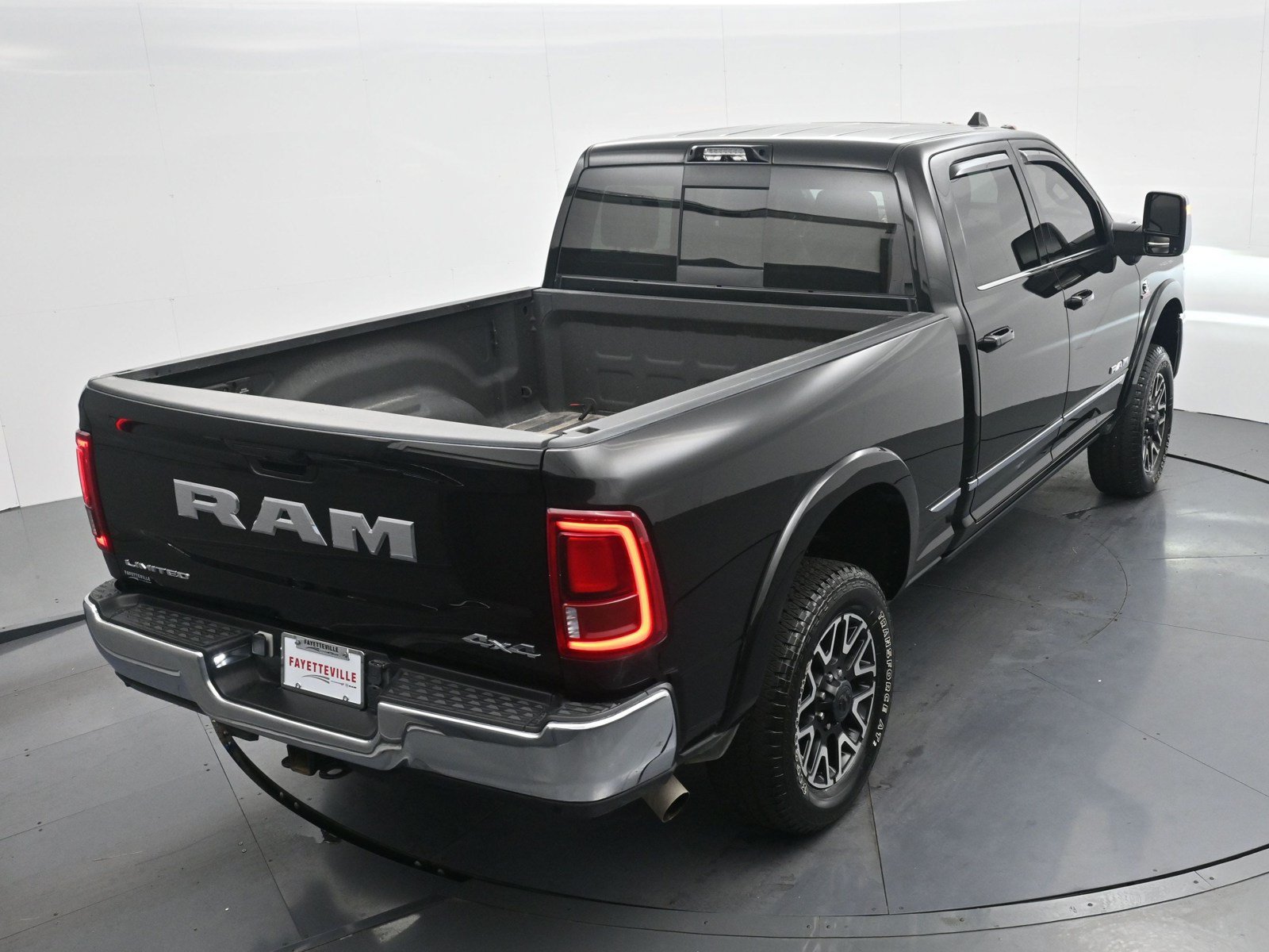 Used 2025 RAM 2500 Limited AWD/4WD image 20