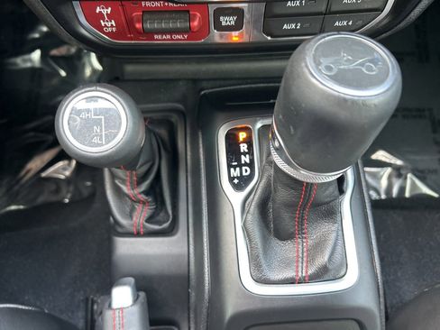 Used 2019 Jeep Wrangler Unlimited Rubicon AWD/4WD image 17