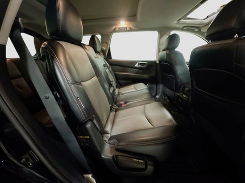 Used 2020 Nissan Pathfinder SL image 38