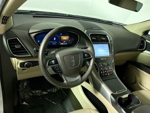 Used 2020 Lincoln Nautilus Premier w/ Equipment Group 101A image 21