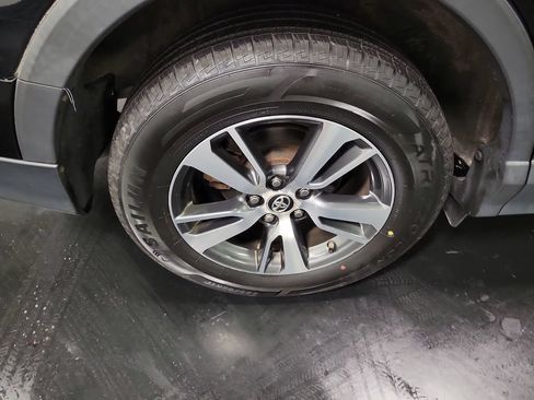 Used 2018 Toyota RAV4 XLE w/ Plus Extra Value Package AWD/4WD image 11